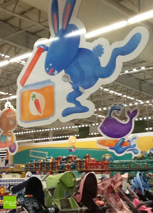 AMBIENTACAO-GPA-EXTRA-BABY-CARE-FRALDAS-GONDOLAS-PAINEL-MOBILE-SETOR-METAL-LEGAS-DISPLAY