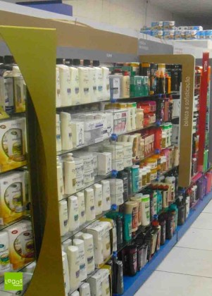 AMBIENTACAO-PAGUEMENOS-CABELOS-FARMACIA-HAIR-CARE-GONDOLAS-METAL-PLASTICO-VIDRO-LEGAS-DISPLAY