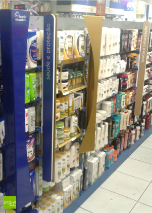 AMBIENTACAO-PAGUEMENOS-CABELOS-HAIR-CARE-GONDOLAS-METAL-PLASTICO-VIDRO-LEGAS-DISPLAY
